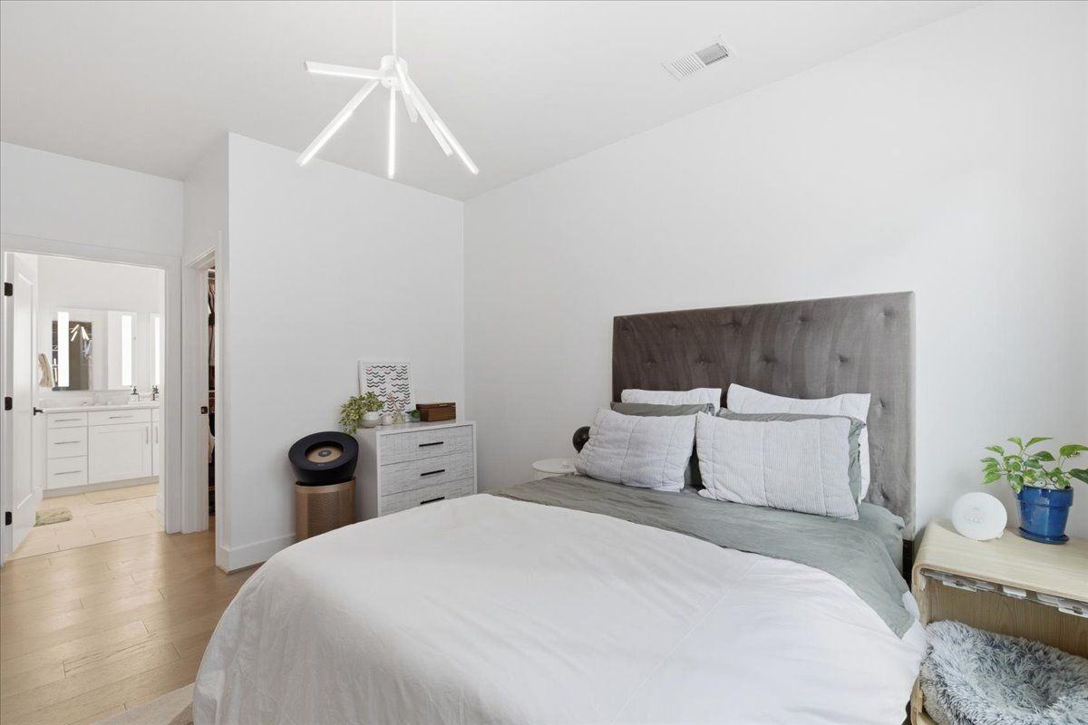 1411 Key Blvd ##206 - Photo 4 of 41