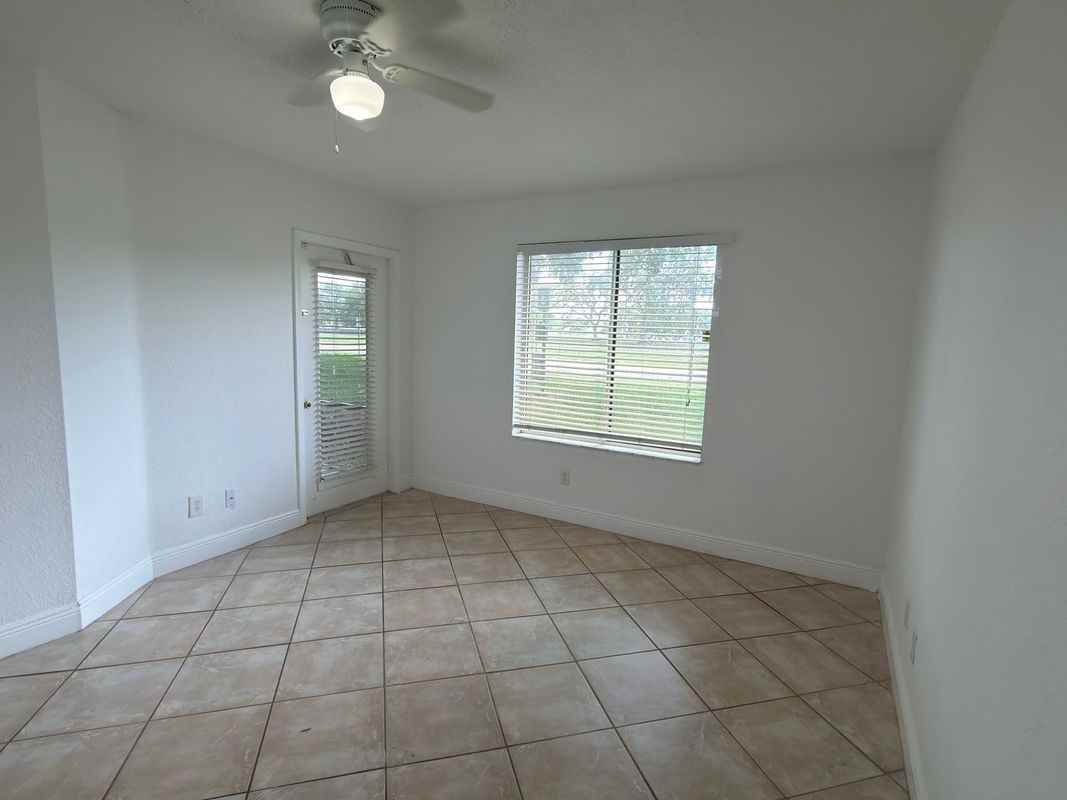 1025 Coral Club Dr - Photo 3 of 4