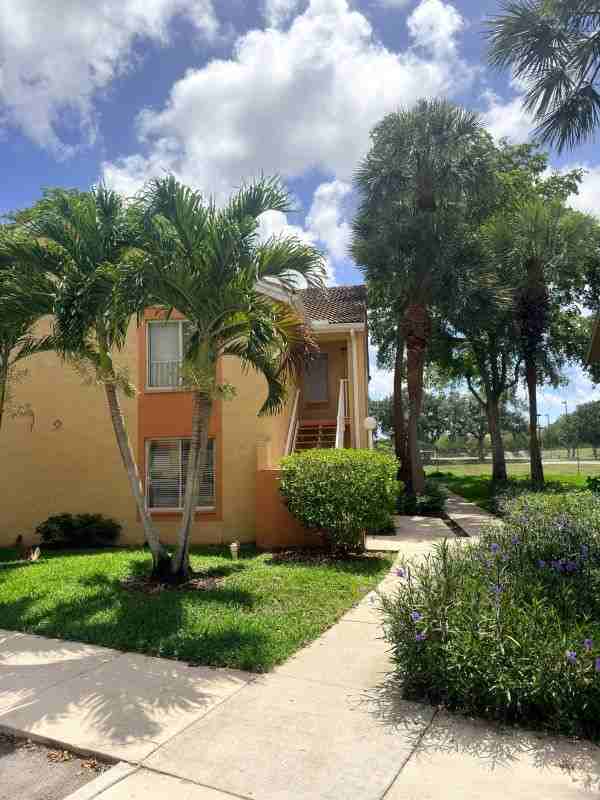 1025 Coral Club Dr - Photo 4 of 4
