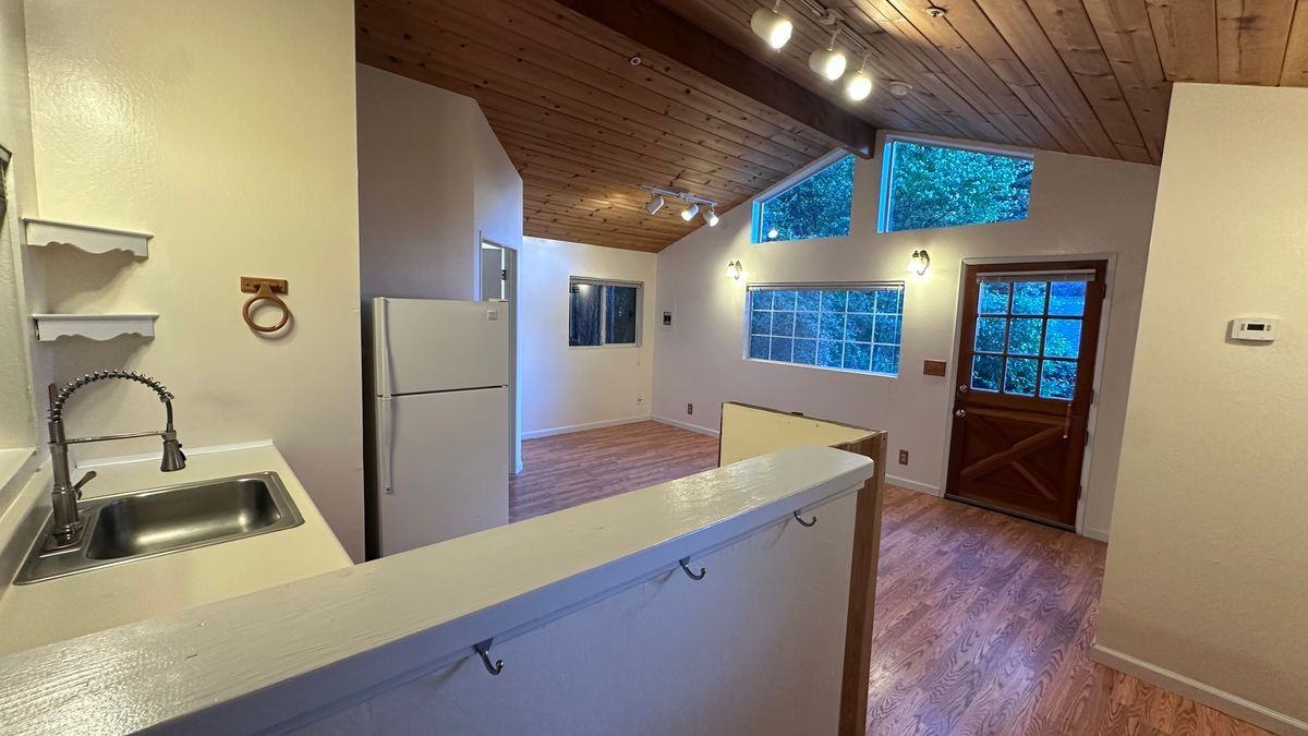 10311 California Dr - Photo 4 of 11