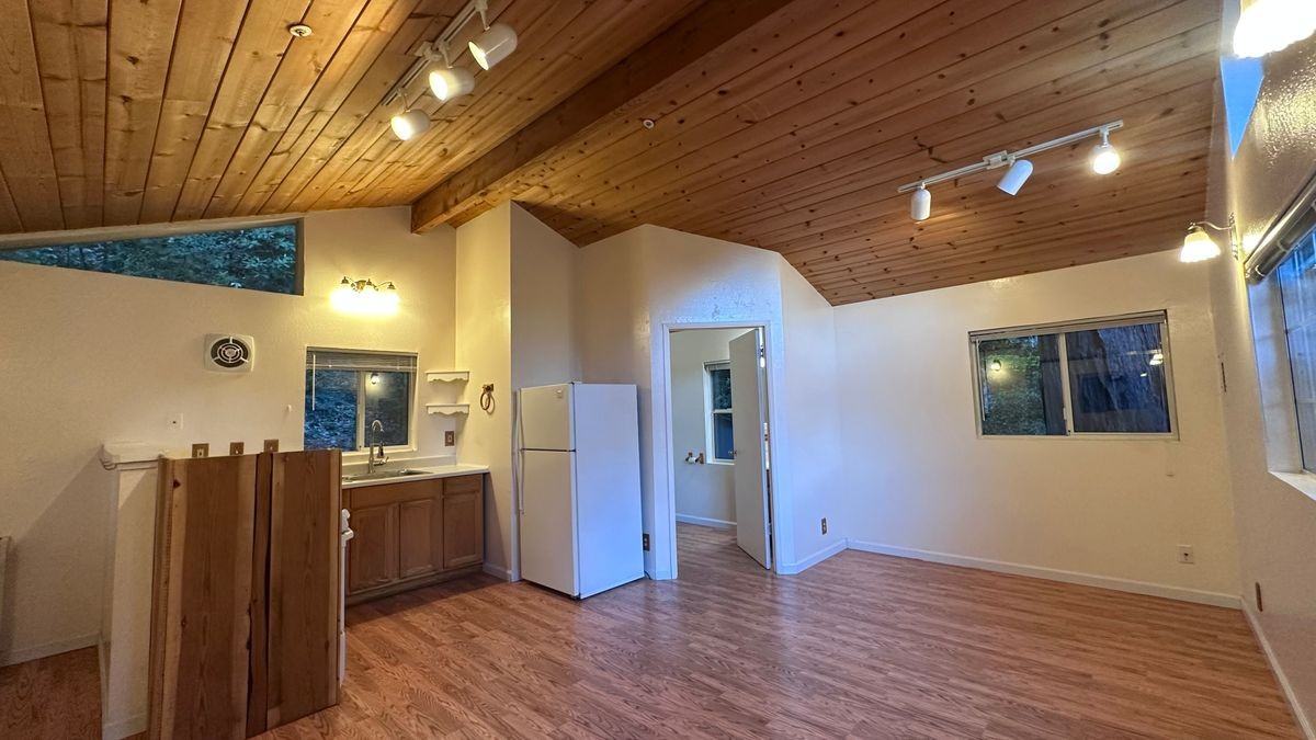 10311 California Dr - Photo 6 of 11