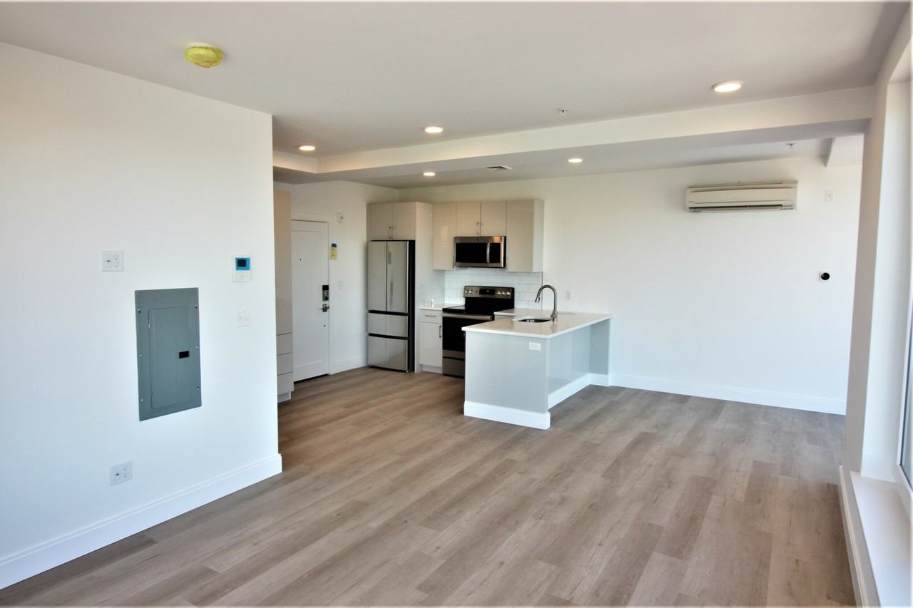 Newcomb St #601 - Photo 6 of 13