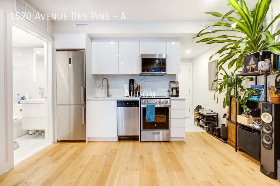 1520 Av Des Pins O — photo 2