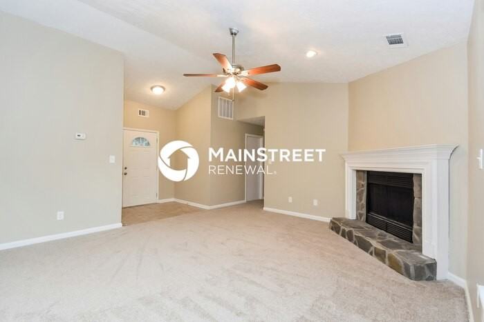 1478 Carriage Ln - Photo 3 of 15