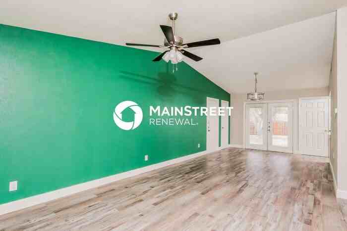 1811 Mimosa Ln - Photo 2 of 14