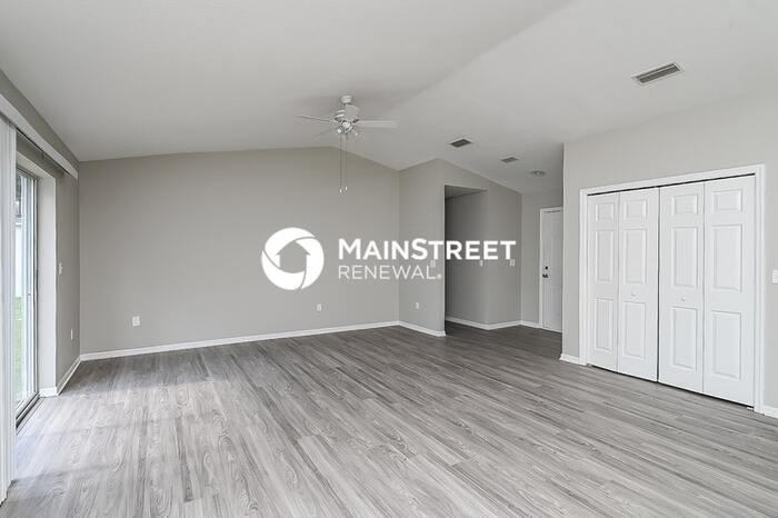 734 Fox Lake Dr - Photo 4 of 31