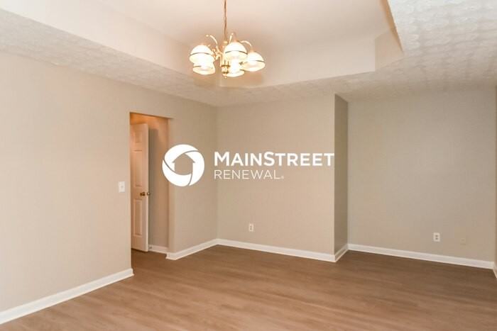 1685 Versailles Dr Sw - Photo 5 of 17