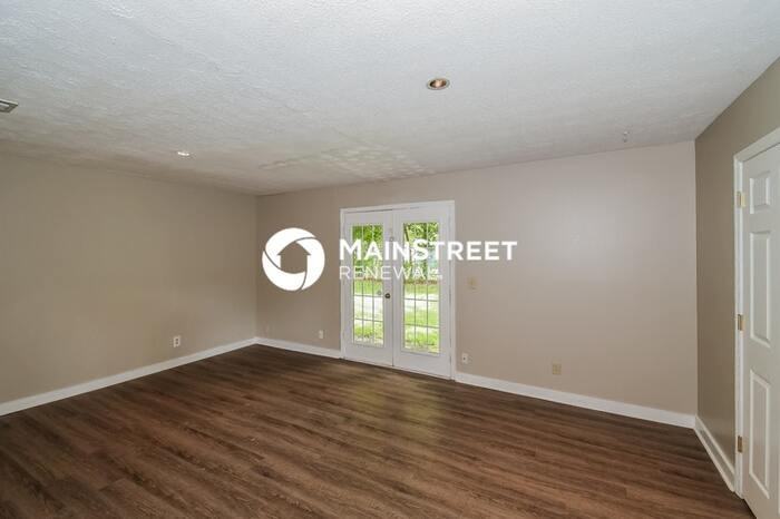 7037 Red Robin Dr - Photo 4 of 16