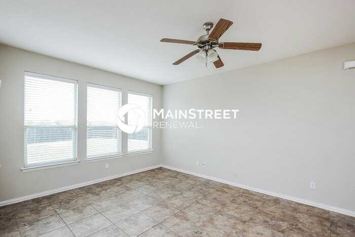 205 Kennedy Dr - Photo 4 of 16