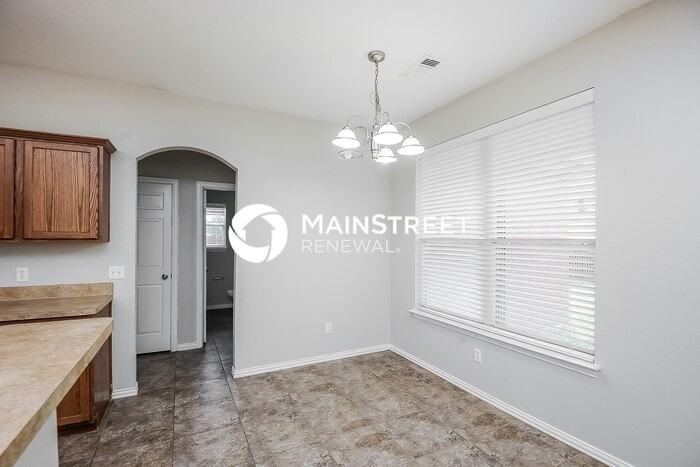 205 Kennedy Dr - Photo 5 of 16