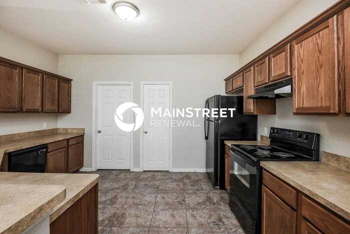 205 Kennedy Dr - Photo 6 of 16