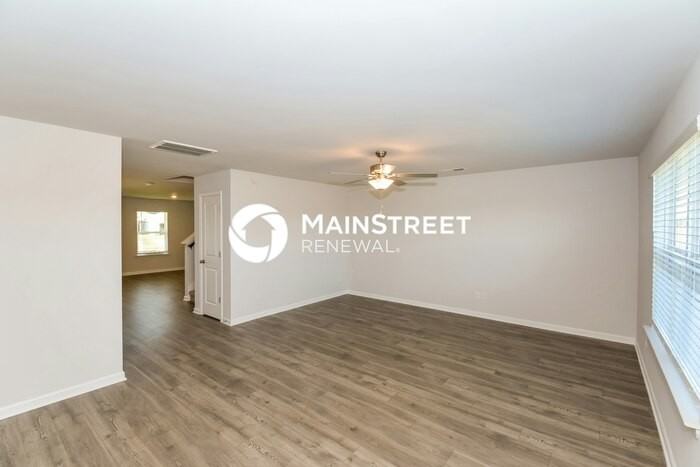 2425 Alberto Dr - Photo 4 of 17