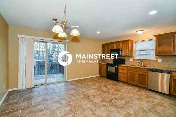 1602 Nw Hilltop Ln - Photo 5 of 15
