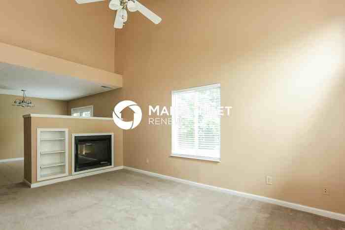5061 Lewiston Dr - Photo 3 of 17