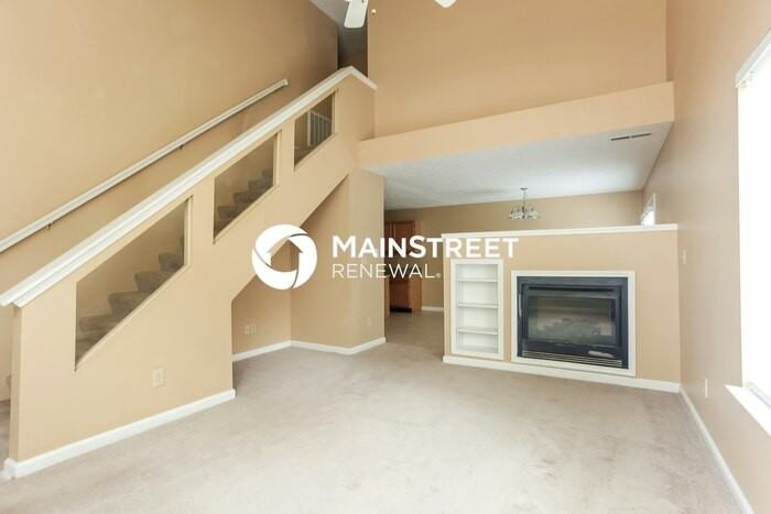 5061 Lewiston Dr - Photo 4 of 17
