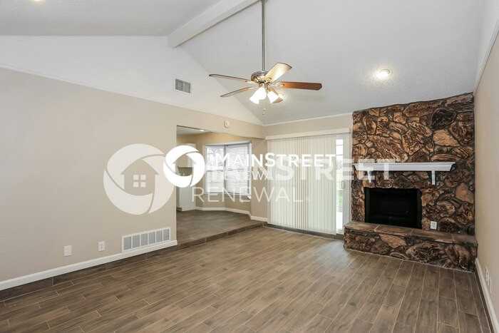 6707 Country Creek Dr - Photo 3 of 16
