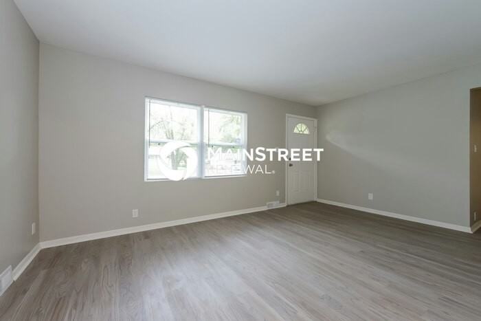 11304 Crystal Ave - Photo 3 of 16
