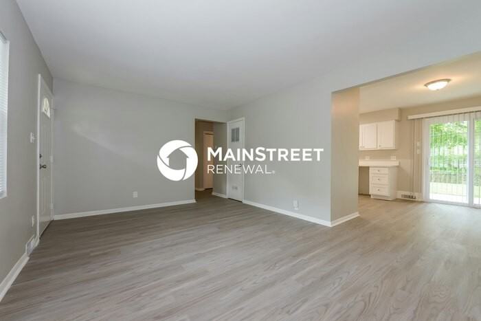 11304 Crystal Ave - Photo 5 of 16