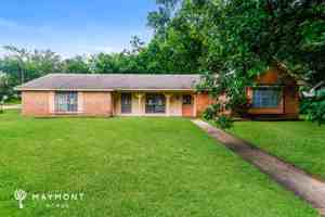 featured image of 296 Woodcliff Dr