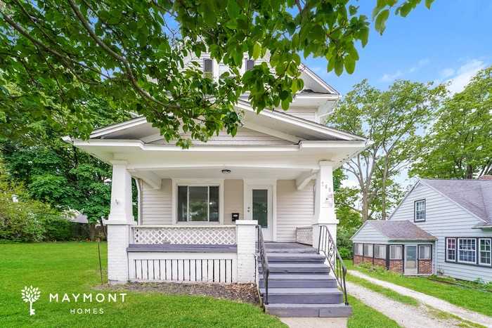 788 Saxon Ave - Photo 7 of 18