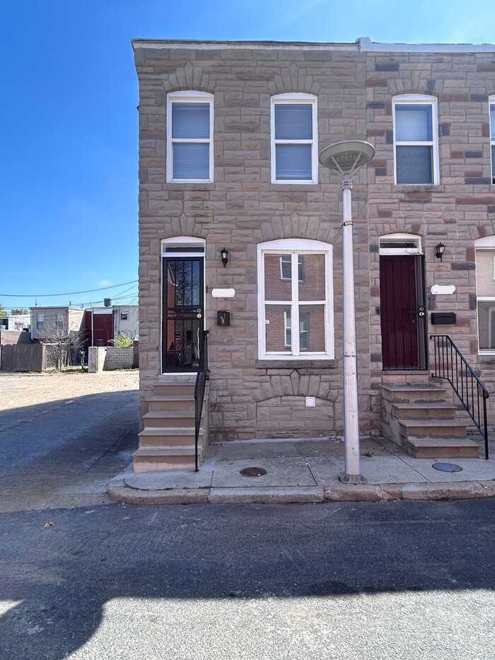 599 N Bradford St - Photo 2 of 9