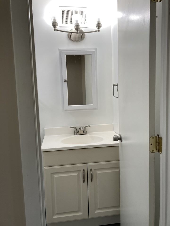 1605 Olive Street - Photo 5 of 29
