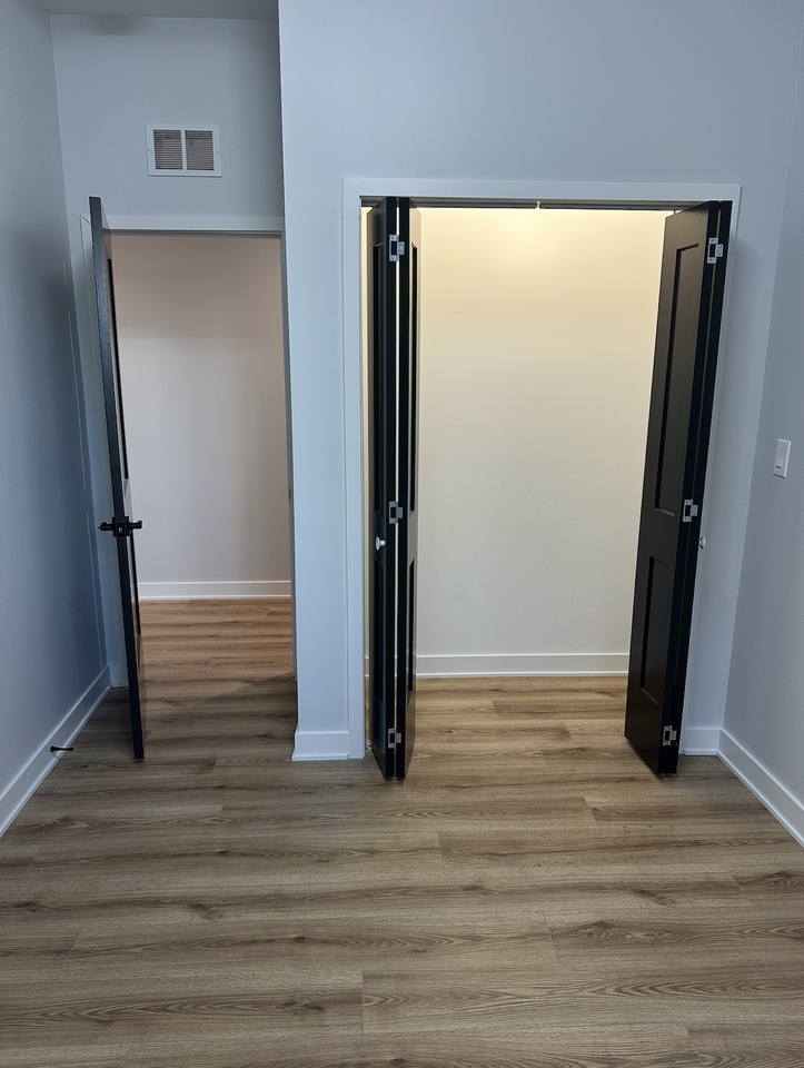 6554 S Champlain Ave #1 - Photo 7 of 9