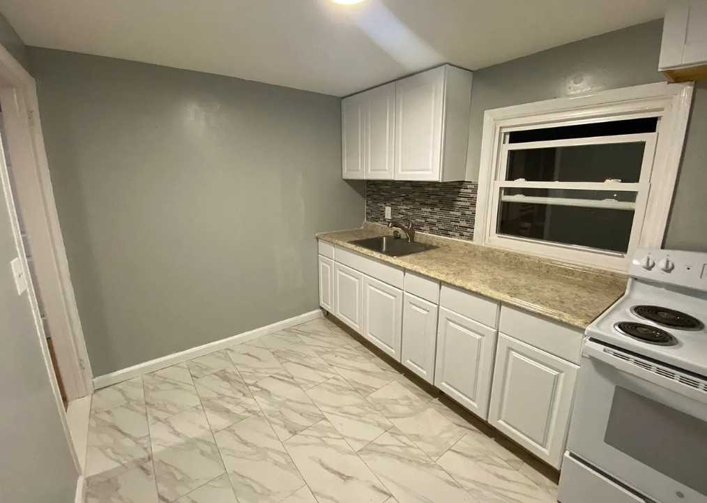 293 W Runyon St #6 - Photo 2 of 6