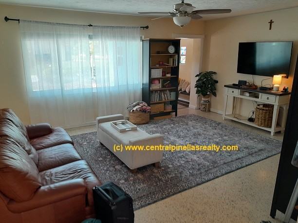 2643 Morningside Dr #NA - Photo 3 of 28
