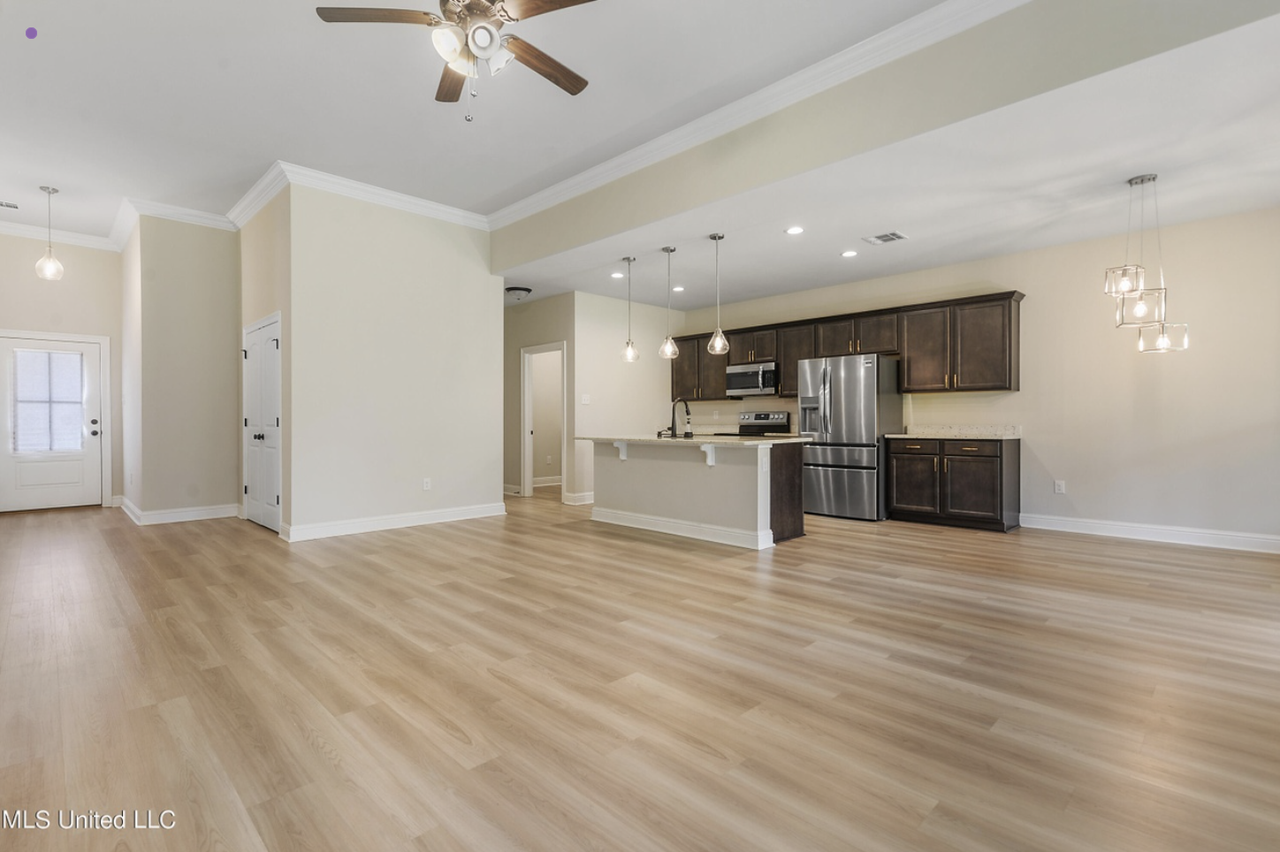 3766 Hamilton Dr #NA - Photo 4 of 29