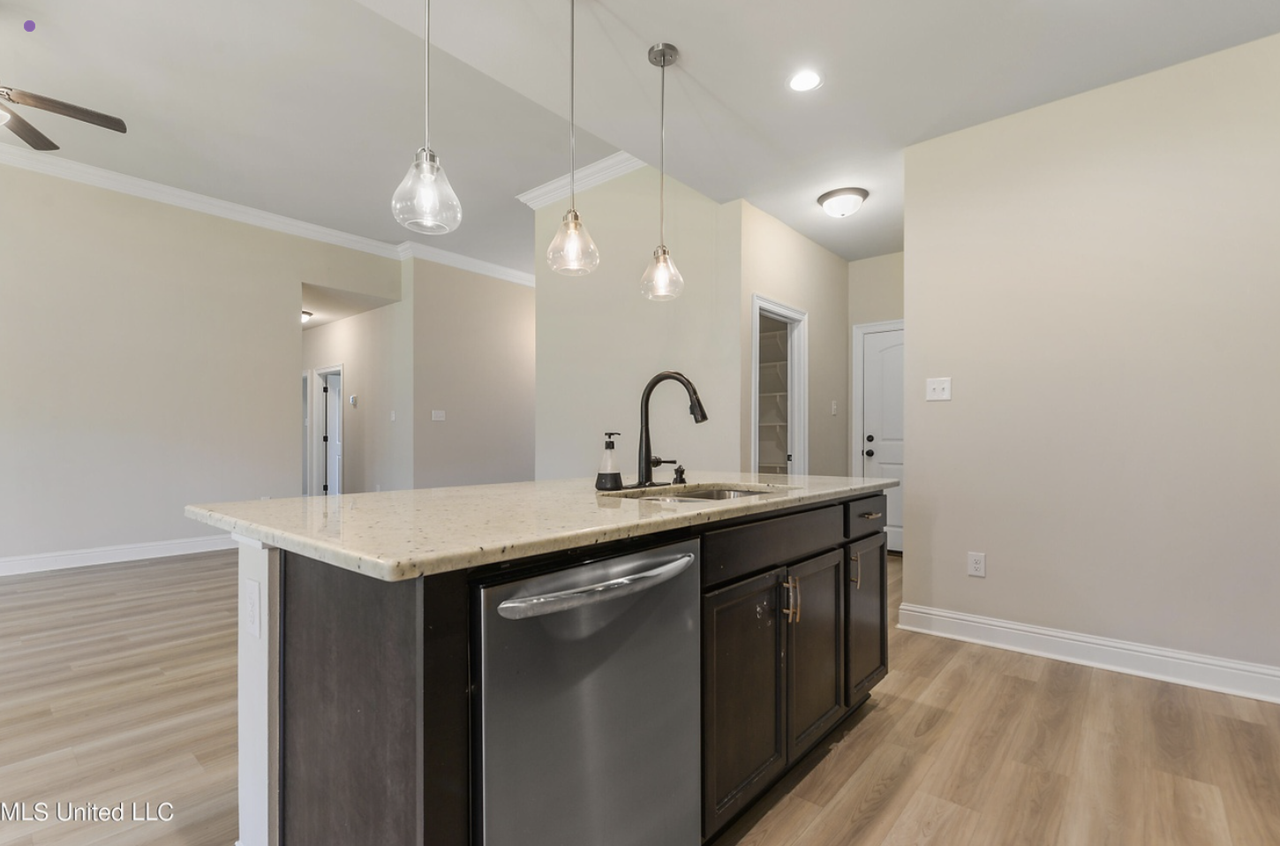 3766 Hamilton Dr #NA - Photo 5 of 29