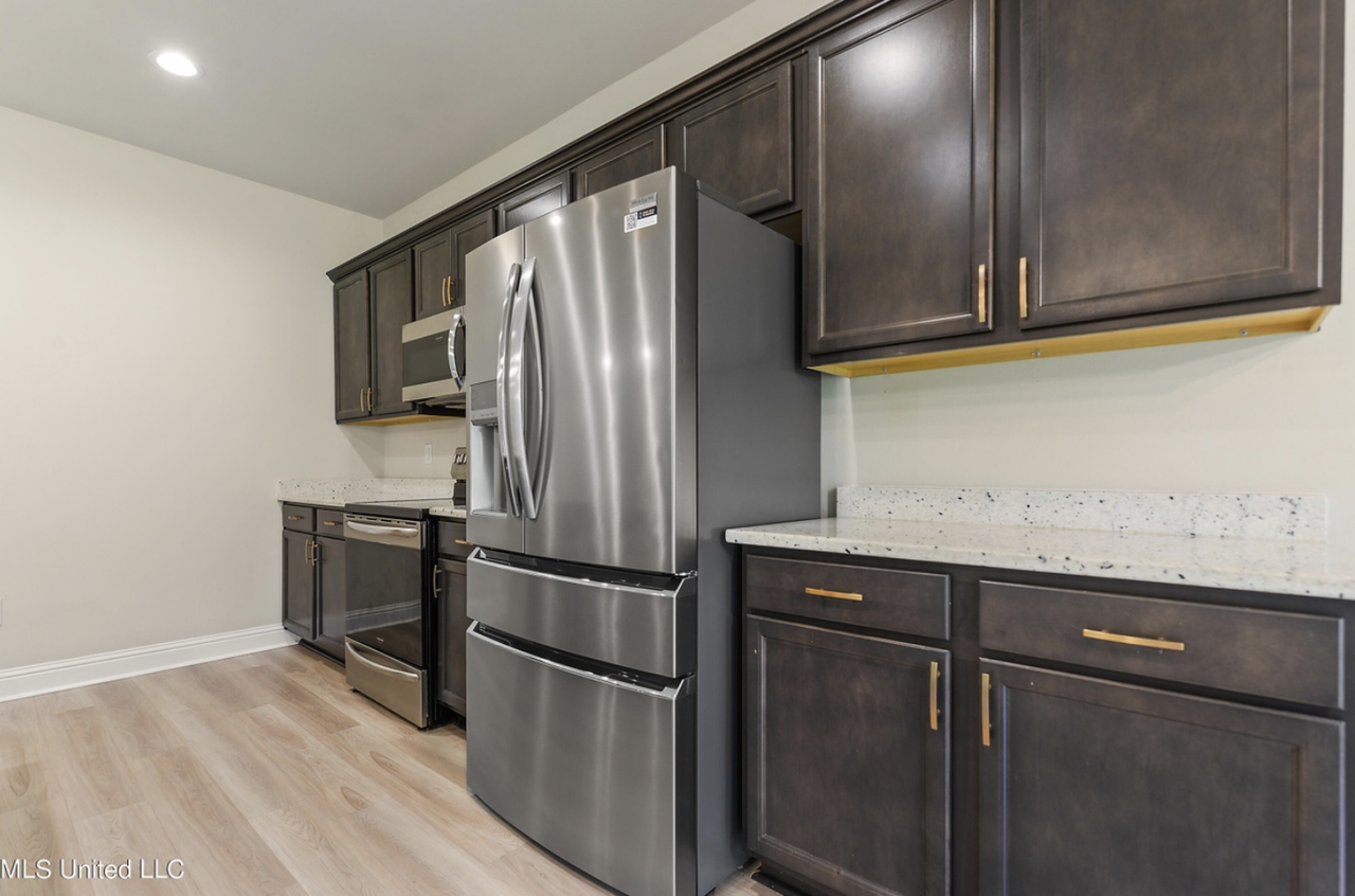 3766 Hamilton Dr #NA - Photo 7 of 29