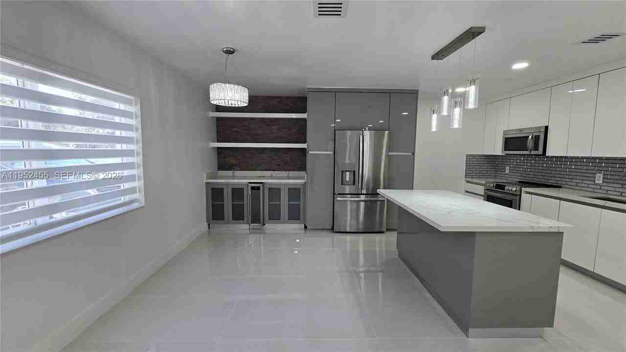 1300 North 64th Avenue - Photo 3 of 24