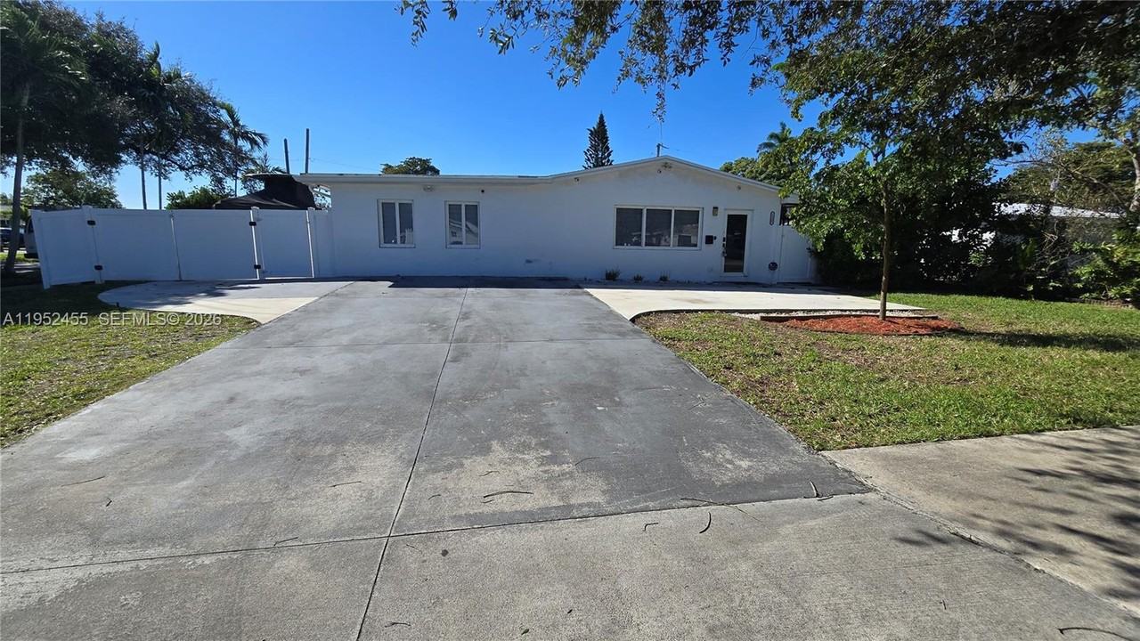 1300 North 64th Avenue - Photo 2 of 24