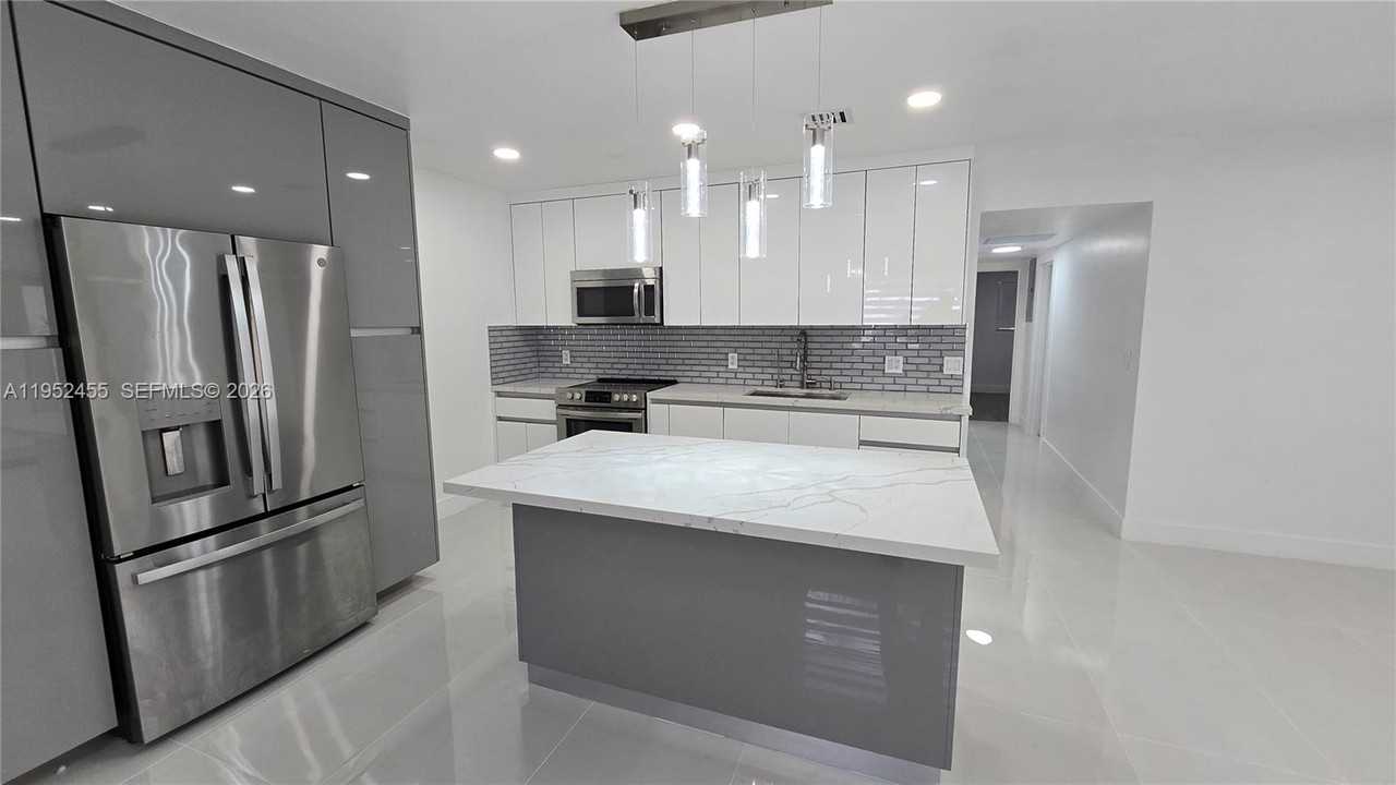 1300 North 64th Avenue - Photo 5 of 24