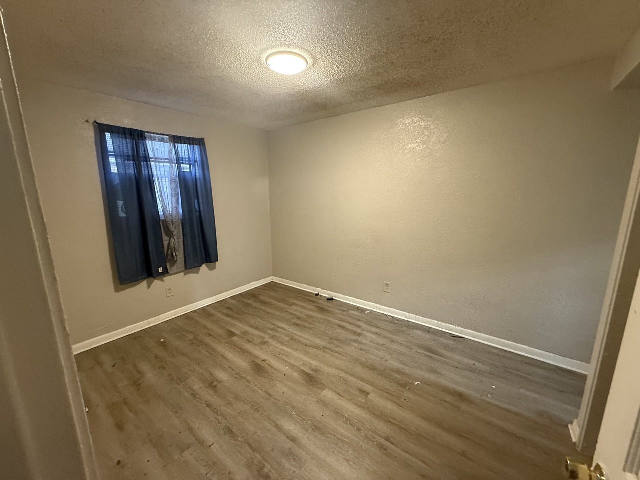 112 E 17th St #1 - Photo 4 of 15