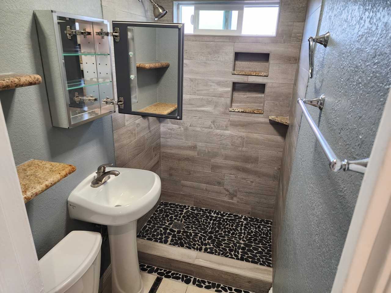 711 S Pine St #711 - Photo 5 of 22