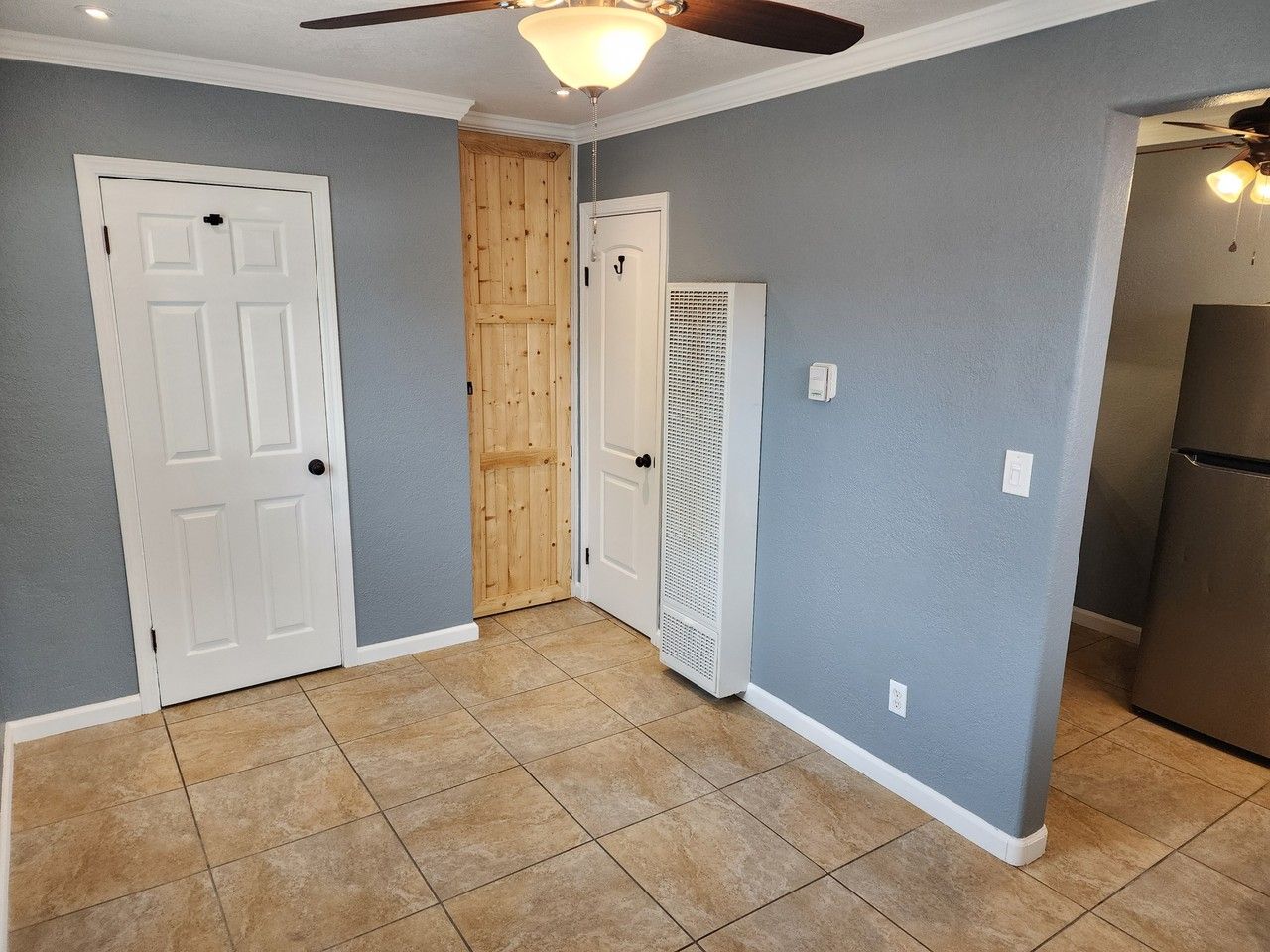 711 S Pine St #711 - Photo 3 of 22