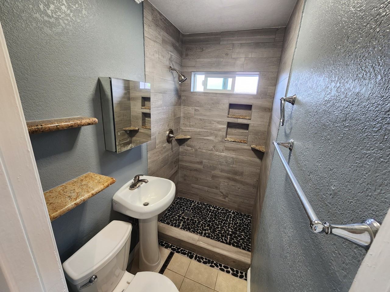 711 S Pine St #711 - Photo 6 of 22