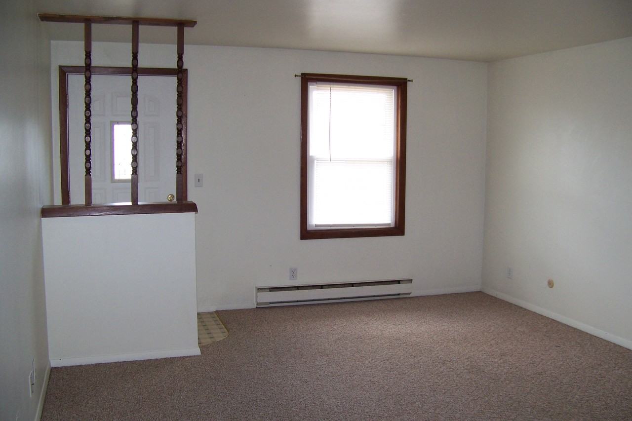 206 N Parkway Dr #B - Photo 2 of 14