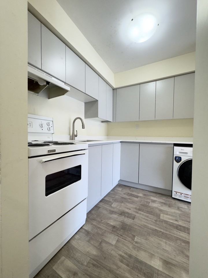 15158 Royal Ave - Photo 3 of 10