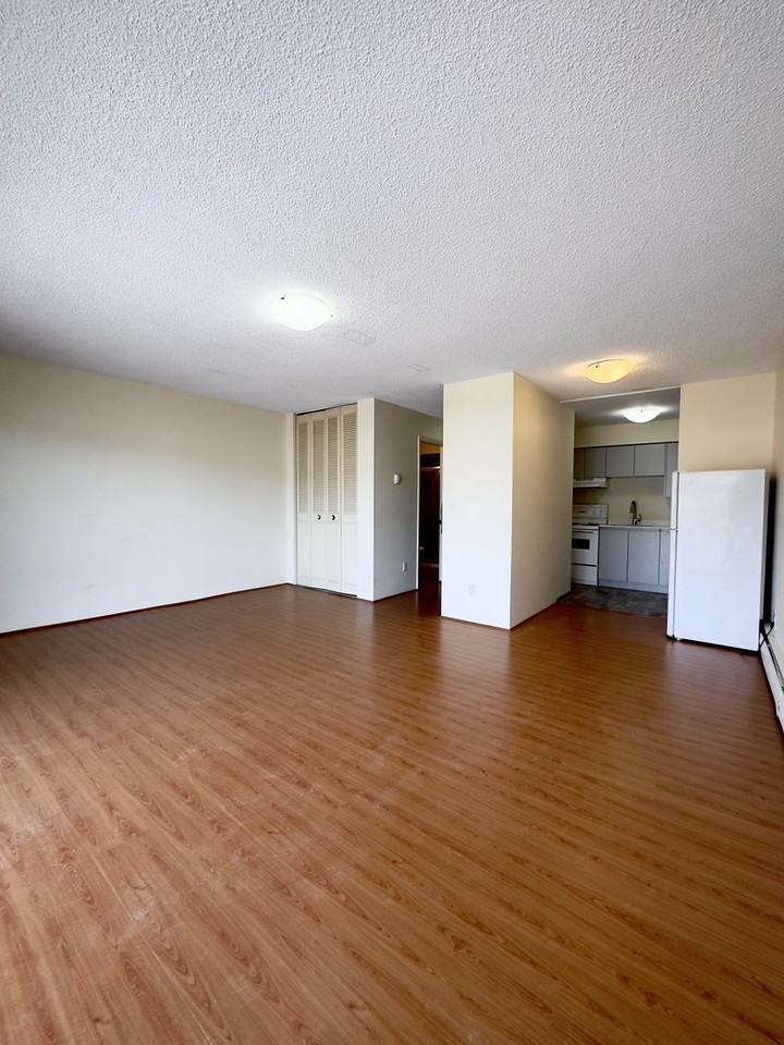 15158 Royal Ave - Photo 6 of 10