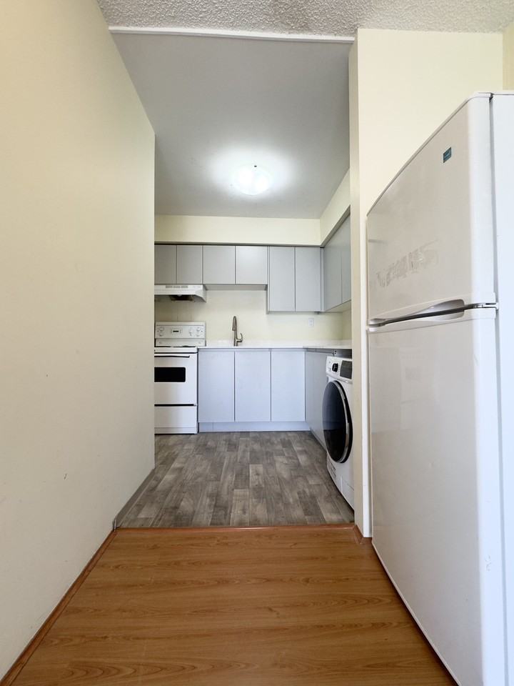 15158 Royal Ave - Photo 4 of 10