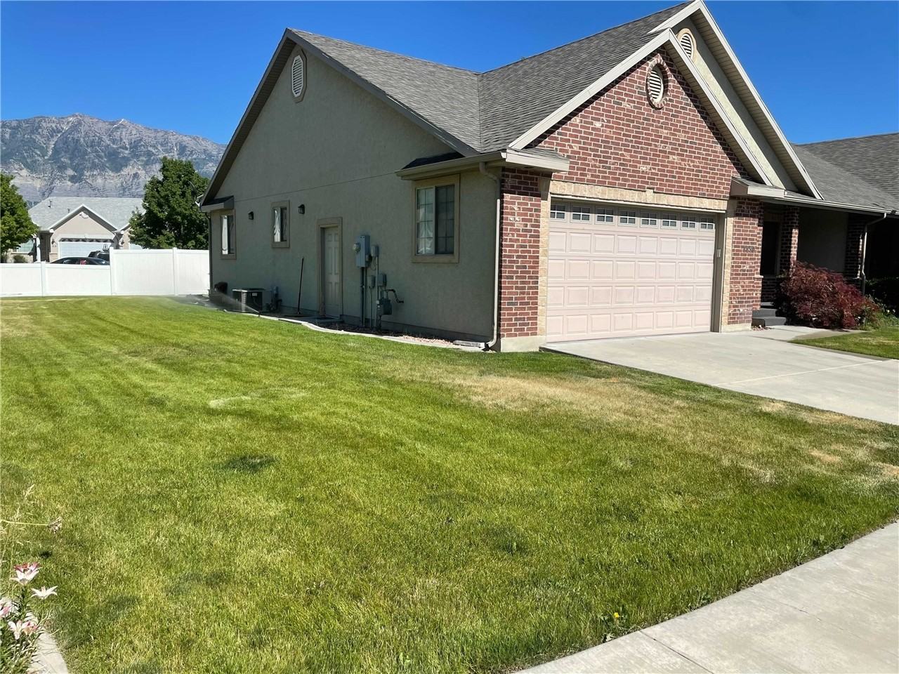 1430 Nw - Photo 2 of 33
