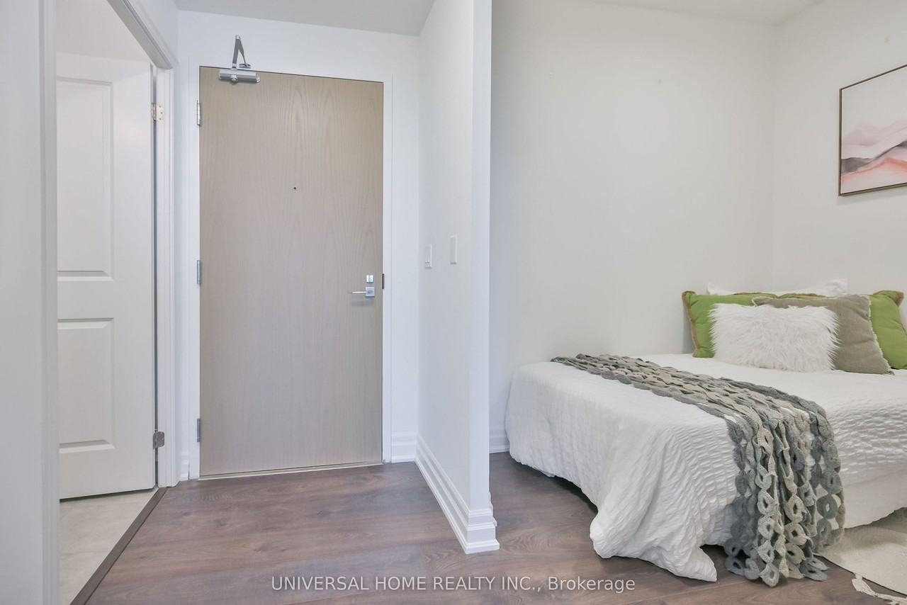 York Condos - Photo 4 of 27