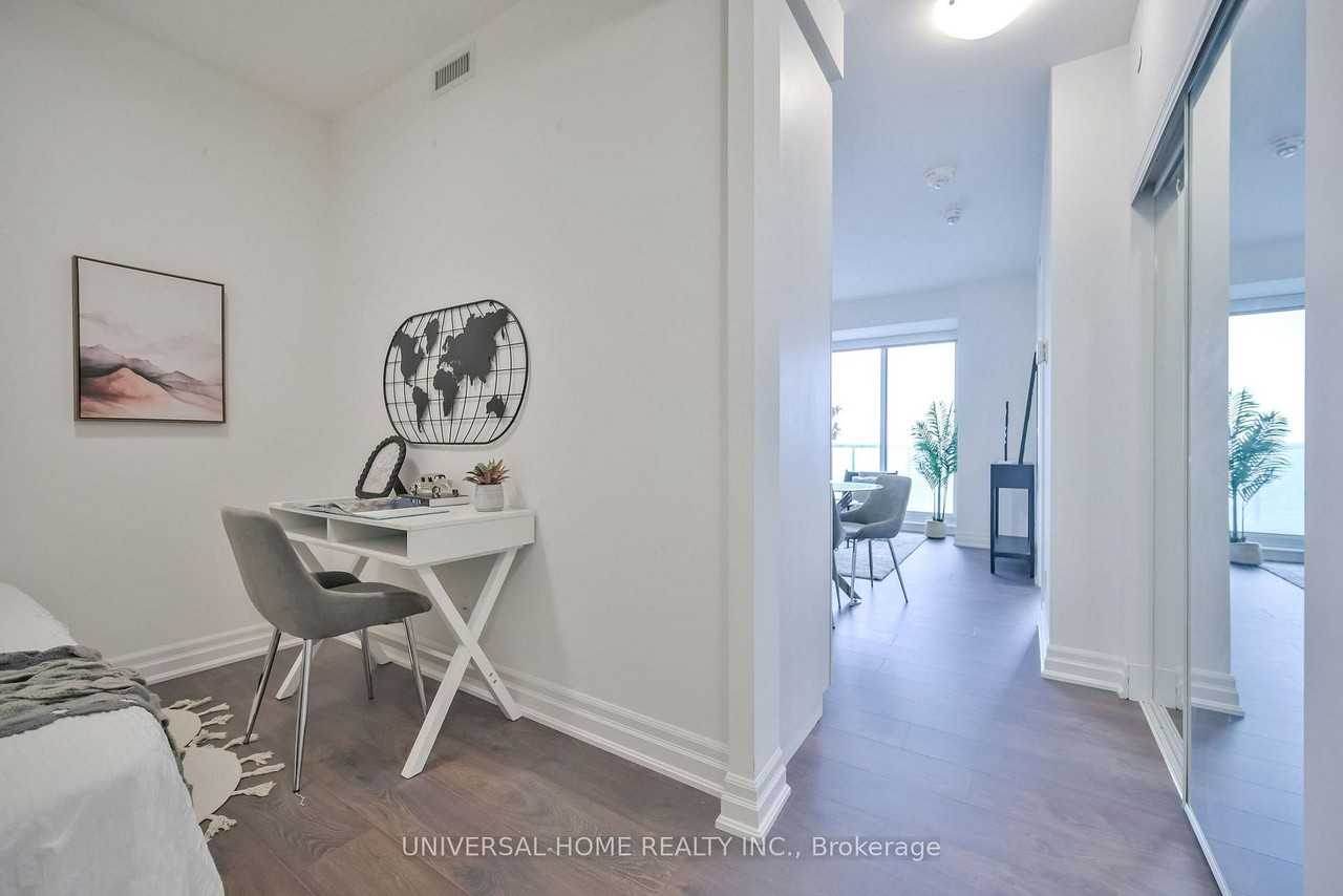 York Condos - Photo 5 of 27