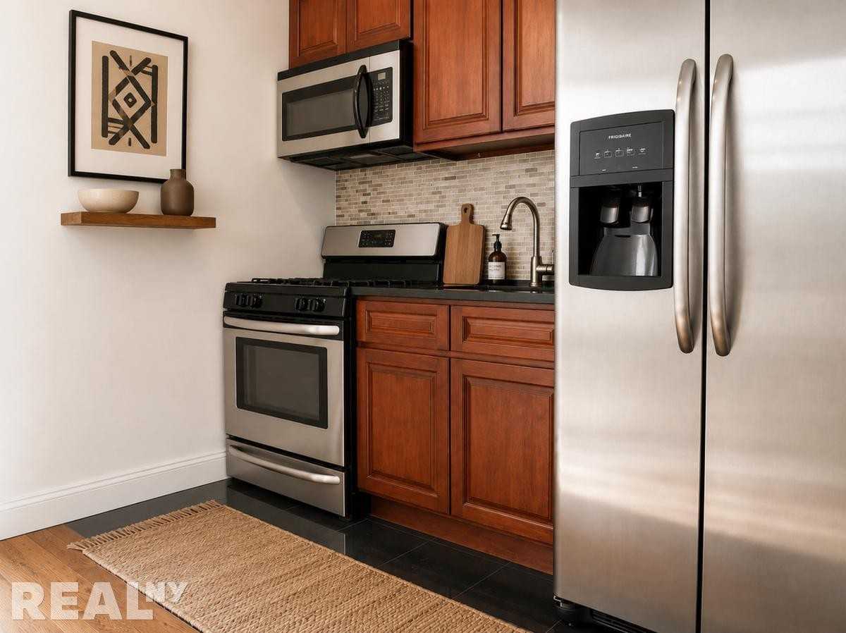 154 1/2 Washington Ave #PH3 - Photo 2 of 6