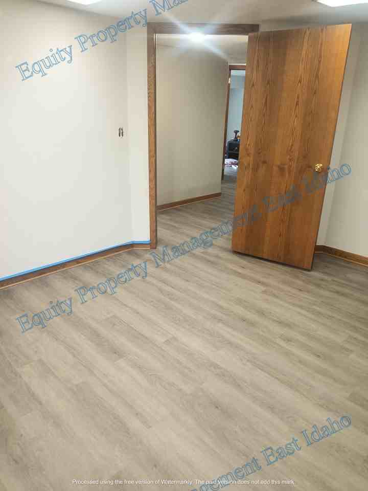 200 S Main St #H5 - Photo 5 of 27