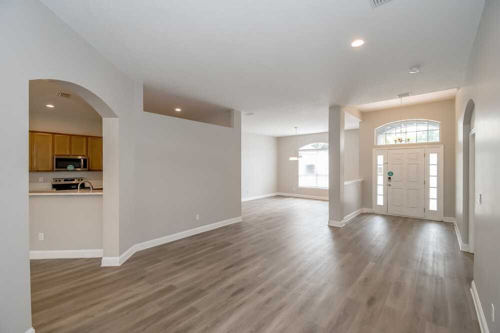 672 Mandy Oaks Dr - Photo 3 of 16