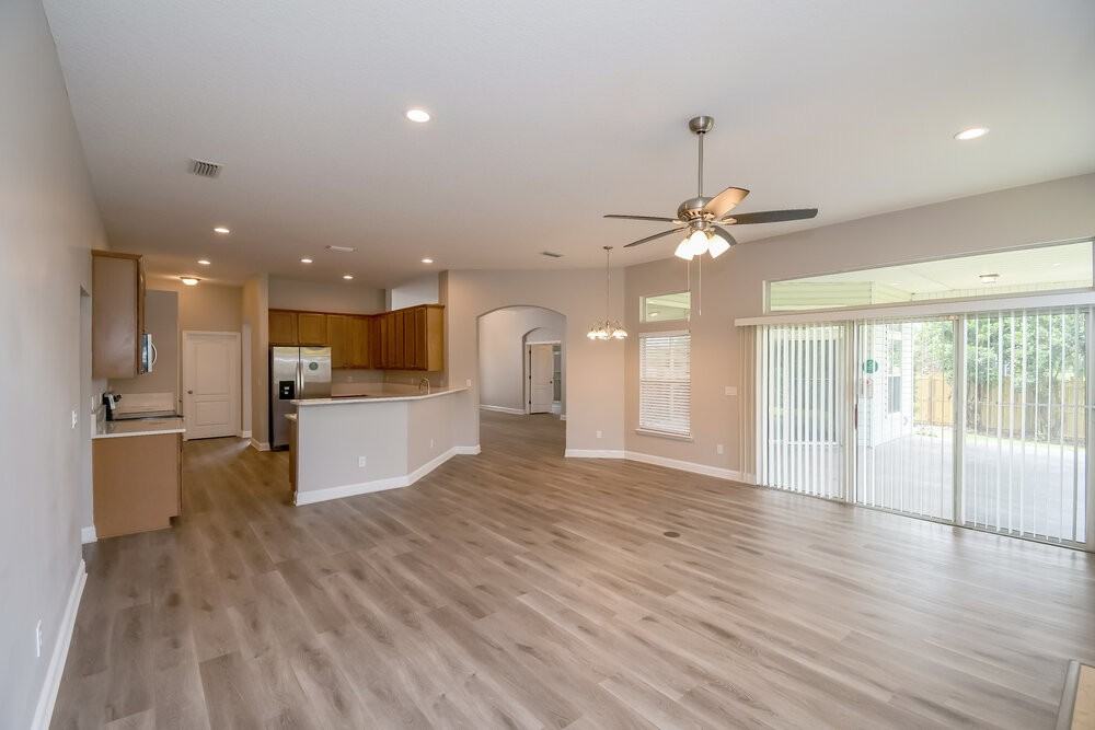 672 Mandy Oaks Dr - Photo 5 of 16